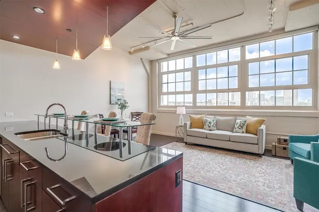 $3,000 | 2600 West 7th Street, Unit 2448, Fort Worth, TX 76107