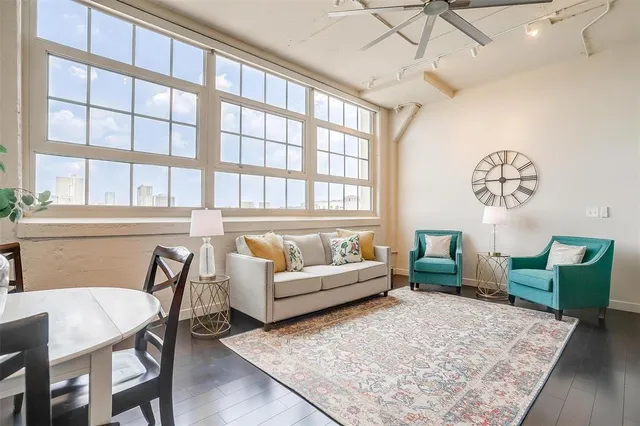 $3,000 | 2600 West 7th Street, Unit 2448, Fort Worth, TX 76107