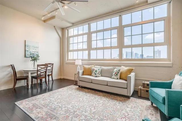 $3,000 | 2600 West 7th Street, Unit 2448, Fort Worth, TX 76107