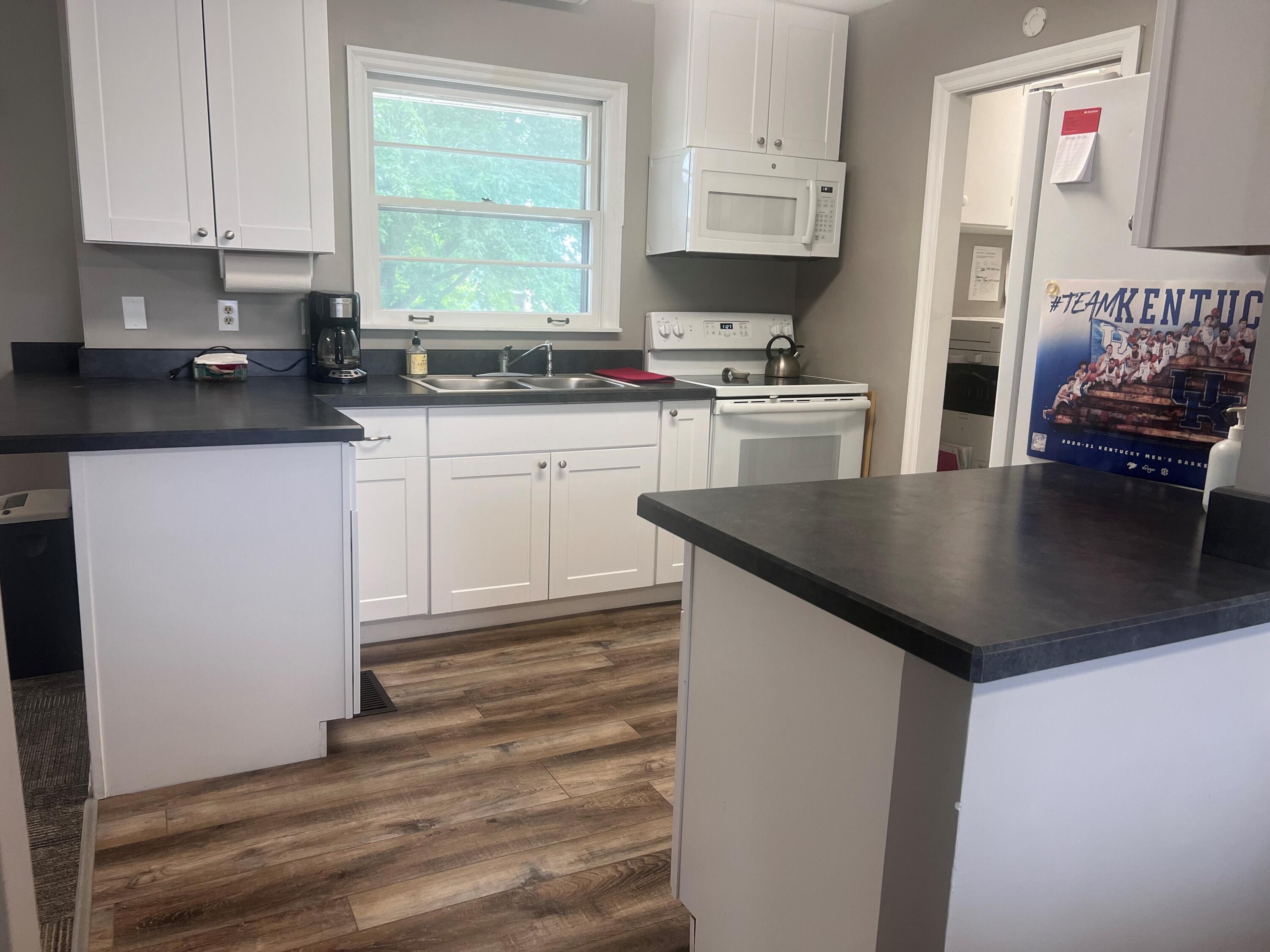 2650 Holt Road Paducah, KY 42001 - Photo 4 of 21 Kitchen