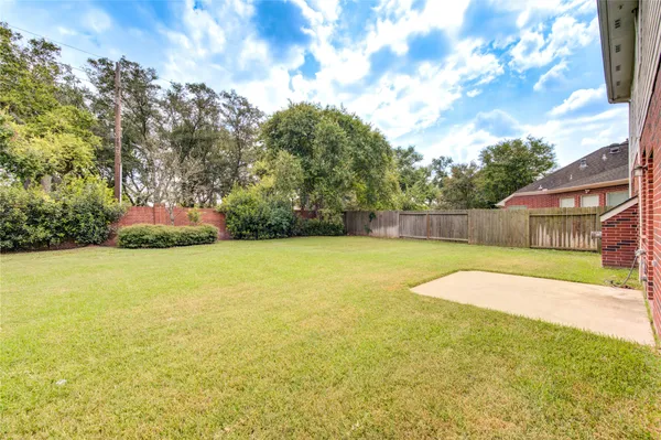 a view of yard and entertaining space