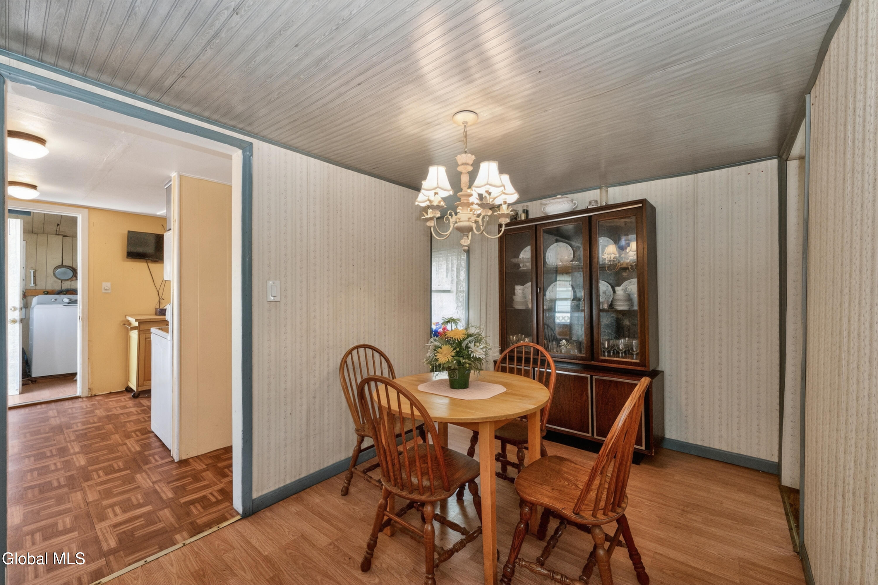 223 Vly Road Colonie, NY 12309 - Photo 7 of 16 2 Diningroom 2