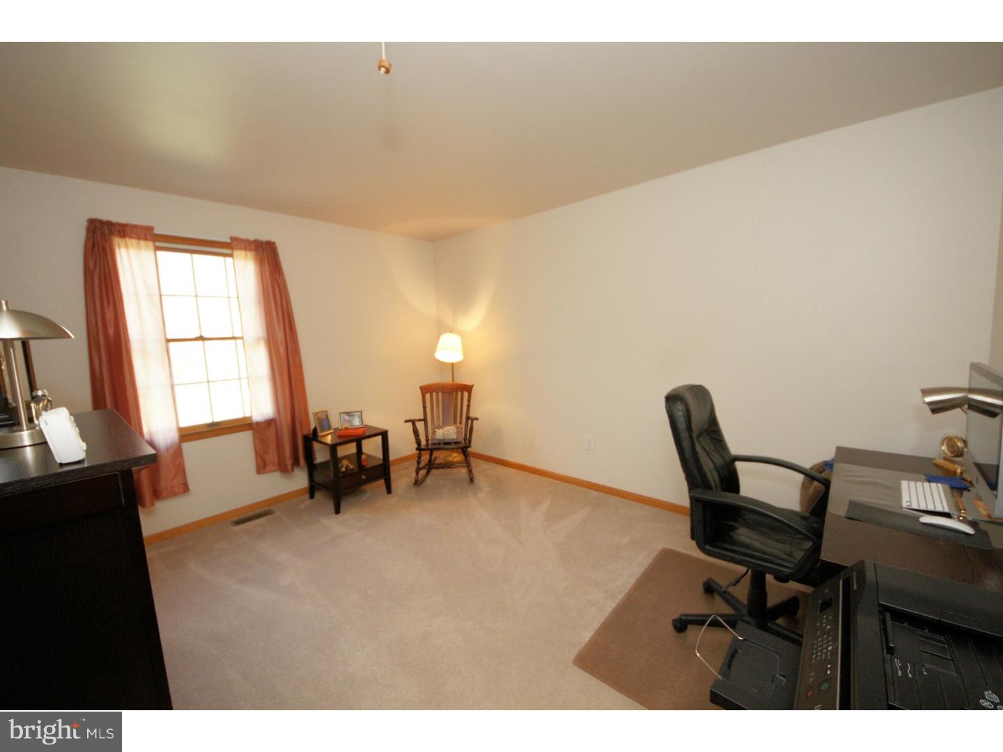 32 Cloverdale Way Columbus, NJ 08022 - Photo 17 of 25 Bedroom 2