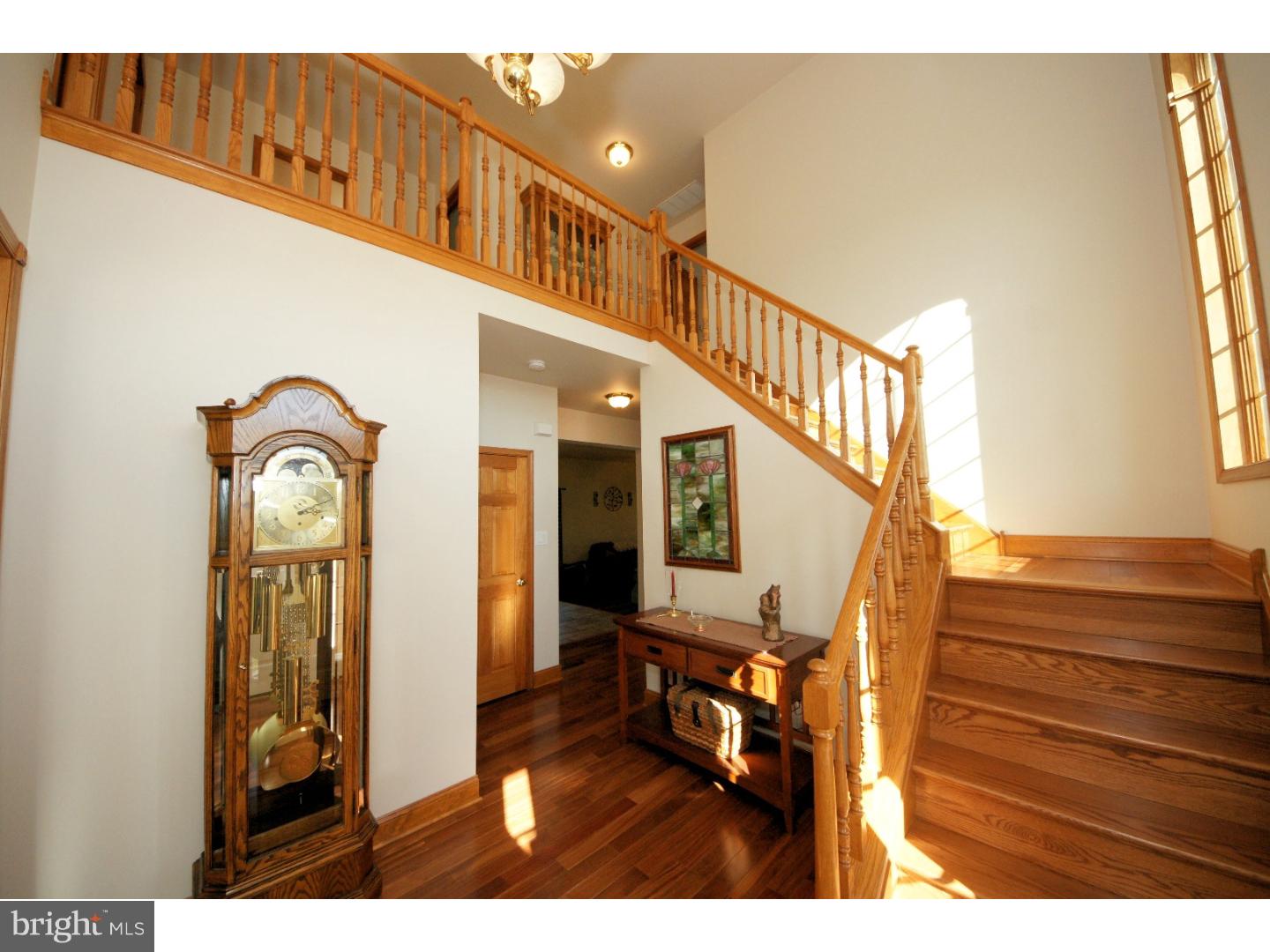 32 Cloverdale Way Columbus, NJ 08022 - Photo 3 of 25 Foyer