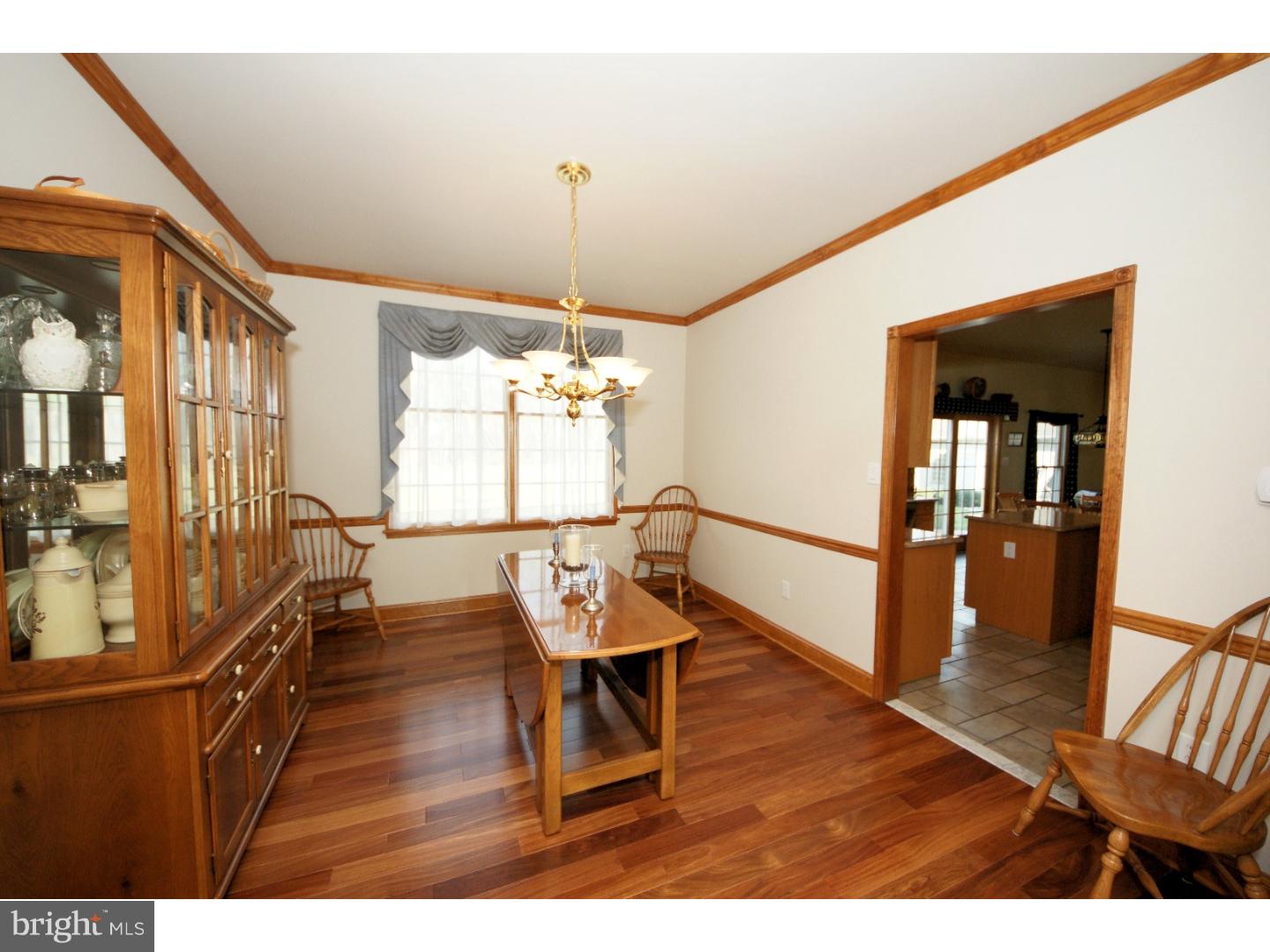 32 Cloverdale Way Columbus, NJ 08022 - Photo 5 of 25 Dining Room