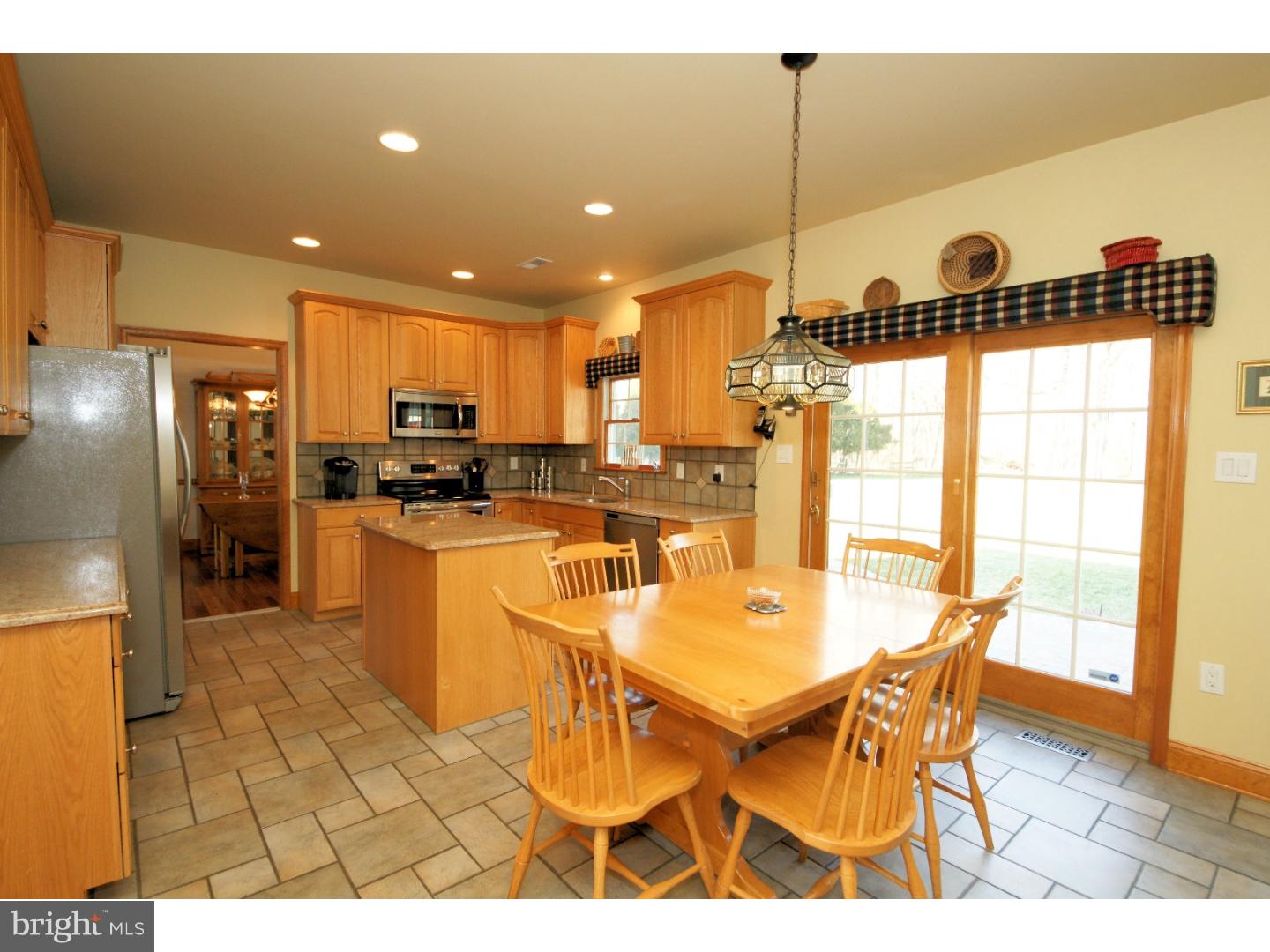 32 Cloverdale Way Columbus, NJ 08022 - Photo 6 of 25 Kitchen