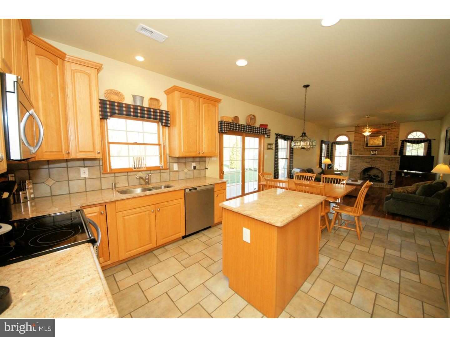 32 Cloverdale Way Columbus, NJ 08022 - Photo 7 of 25 Kitchen