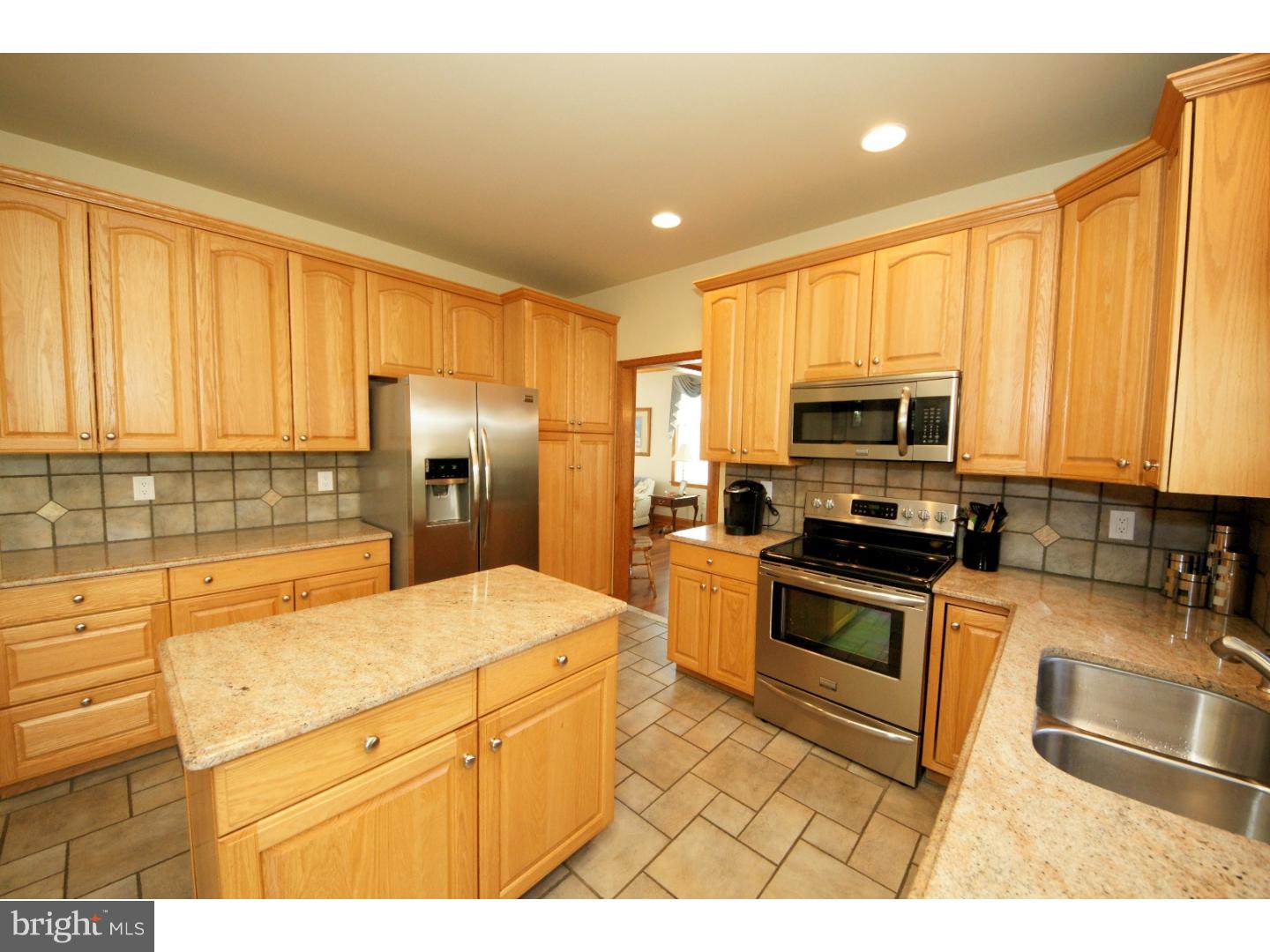 32 Cloverdale Way Columbus, NJ 08022 - Photo 8 of 25 Kitchen