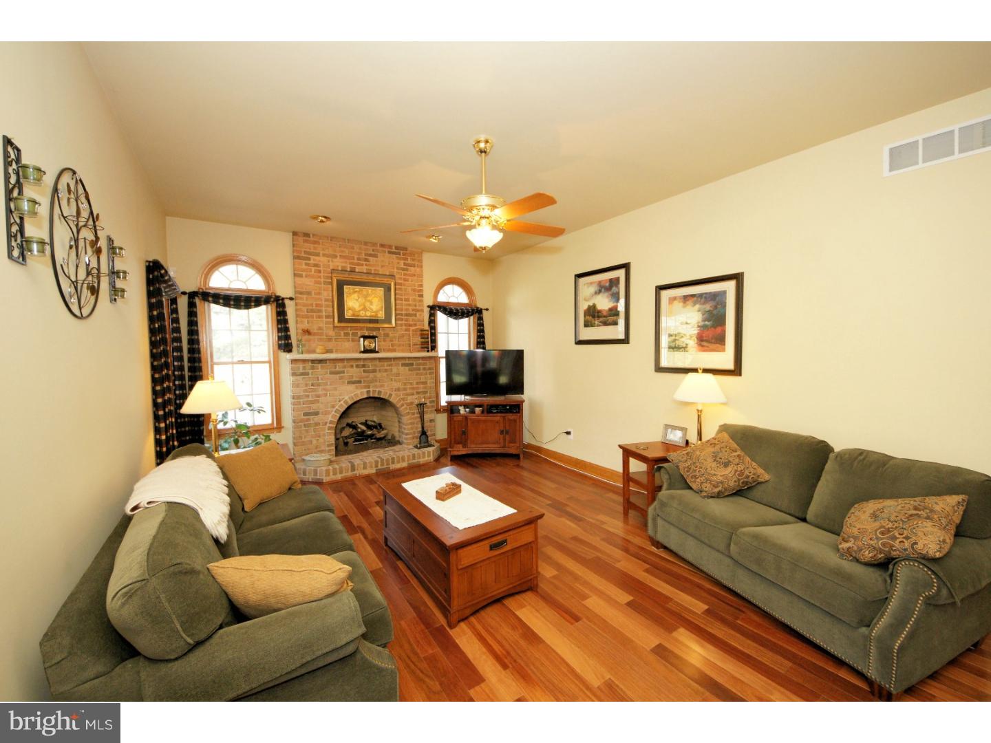 32 Cloverdale Way Columbus, NJ 08022 - Photo 10 of 25 Family Room