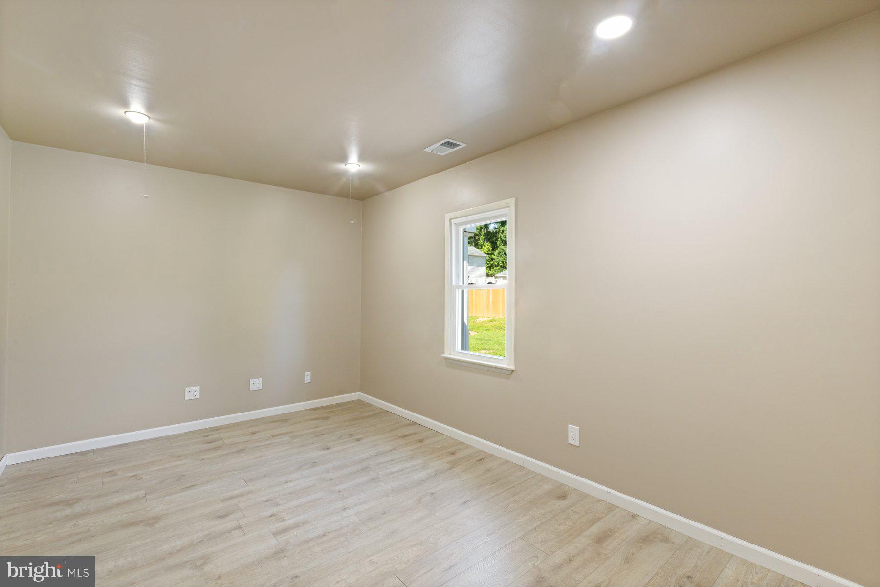 13033 Bottom Road Hydes, MD 21082 - Photo 24 of 45 an empty room with a window
