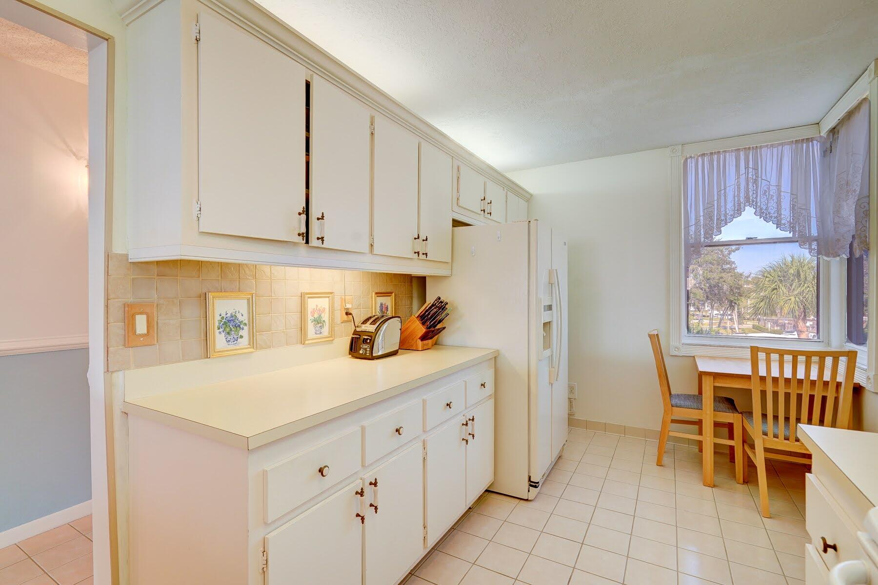 1950 Southwest Palm City Road, Unit 11301 Stuart, FL 34994 - Photo 11 of 57 Kitchen