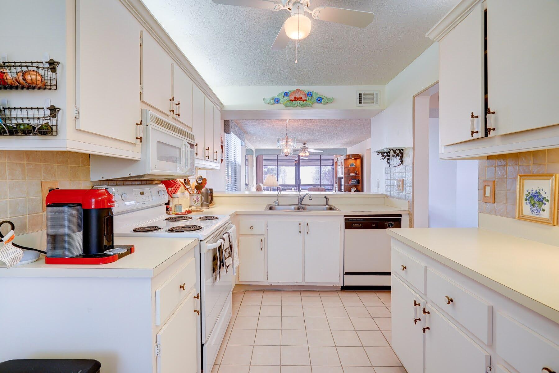 1950 Southwest Palm City Road, Unit 11301 Stuart, FL 34994 - Photo 12 of 57 Kitchen