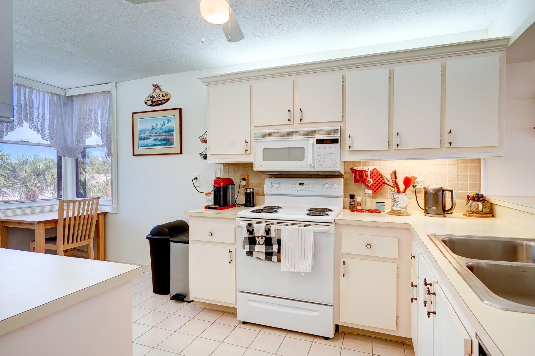1950 Southwest Palm City Road, Unit 11301 Stuart, FL 34994 - Photo 9 of 57 Kitchen