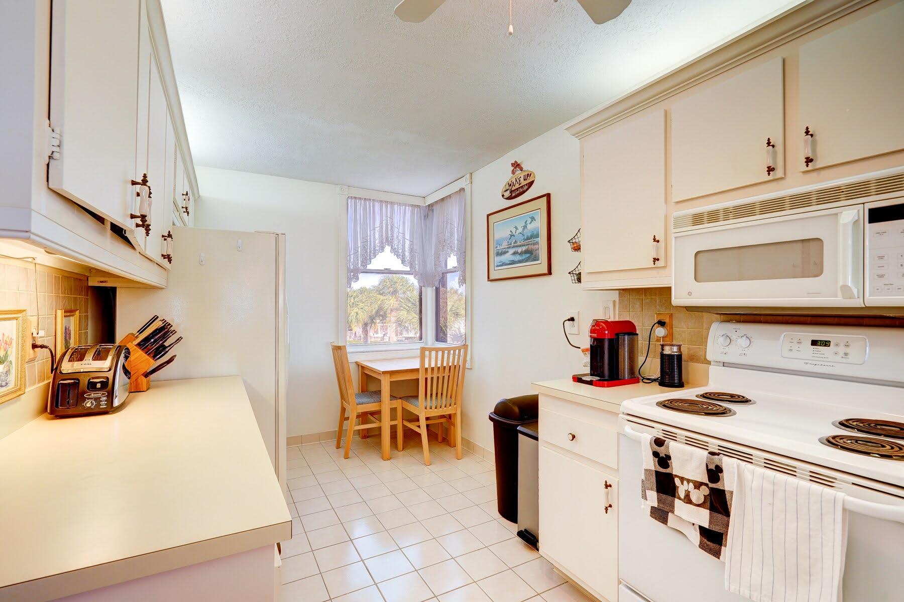 1950 Southwest Palm City Road, Unit 11301 Stuart, FL 34994 - Photo 10 of 57 Kitchen