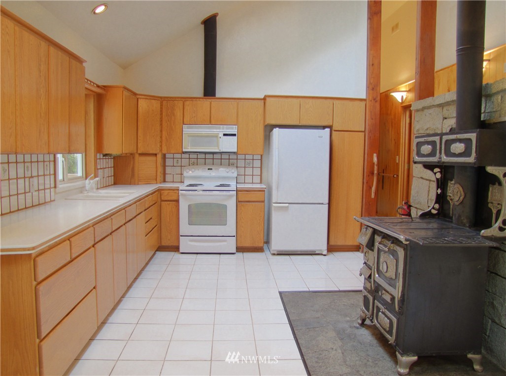 1261 Griffith Point Road Nordland, WA 98358 - Photo 9 of 25