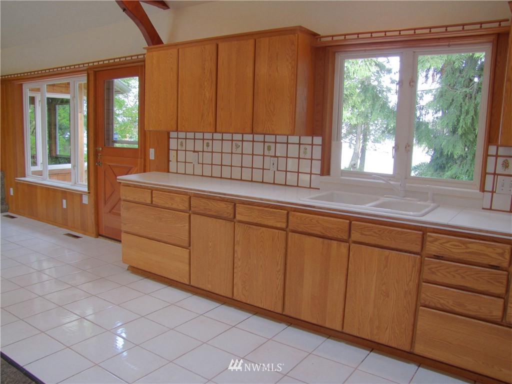 1261 Griffith Point Road Nordland, WA 98358 - Photo 10 of 25