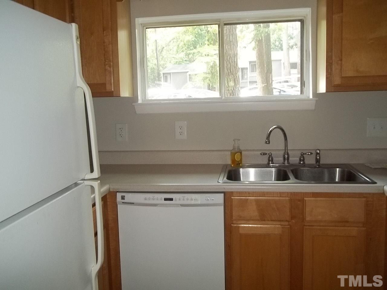 601 Dylan Court Raleigh, NC 27606 - Photo 4 of 7