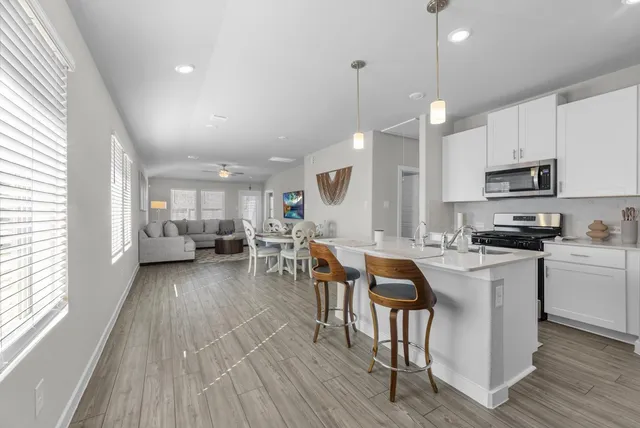 $2,100 | 18627 Etta Pines Circle, Crosby, TX 77532