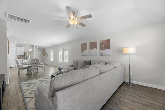 $2,100 | 18627 Etta Pines Circle, Crosby, TX 77532