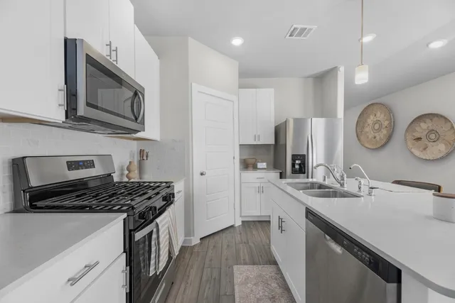 $2,100 | 18627 Etta Pines Circle, Crosby, TX 77532