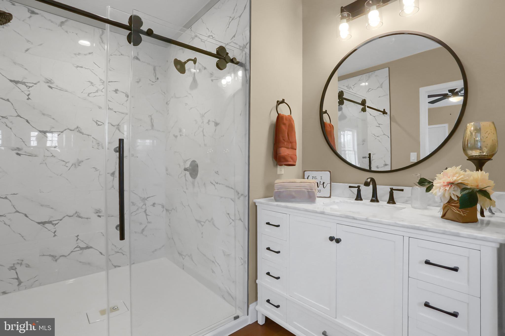 35 Skyview Road Delta, PA 17314 - Photo 18 of 58 Primary En Suite Bathroom