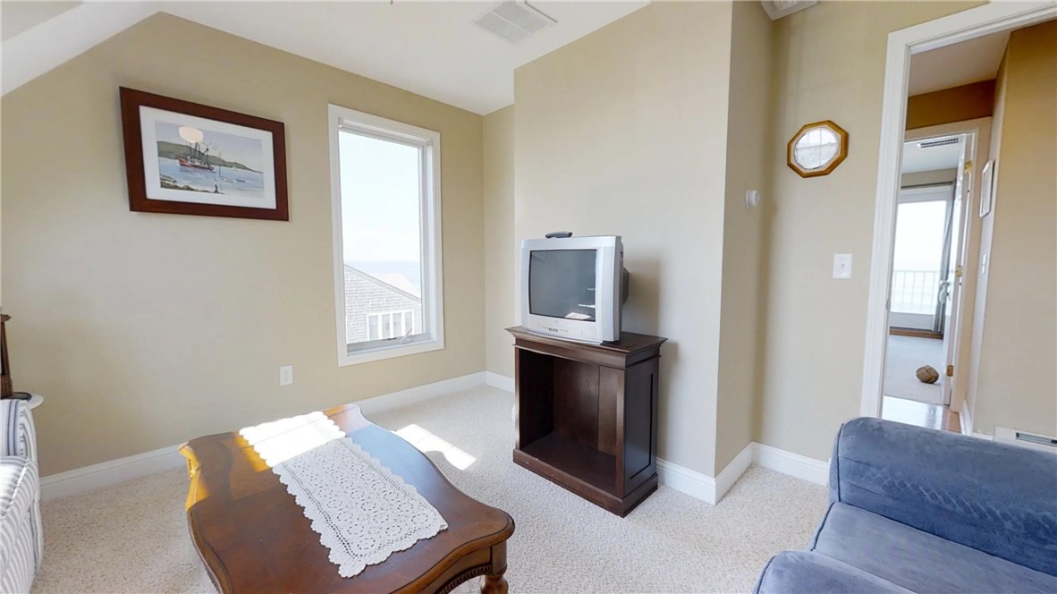 32 Pocono Road Narragansett, RI 02882 - Photo 37 of 40 Gallery Image 37