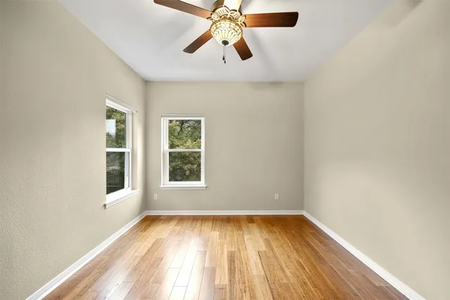 a view of empty room with a ceiling fan