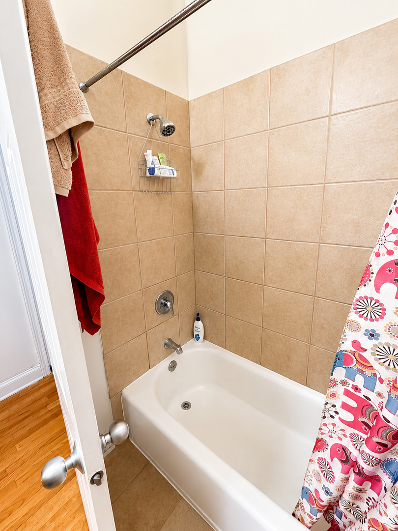1137 West Taylor Street, Unit 4 Chicago, IL 60607 - Photo 14 of 17