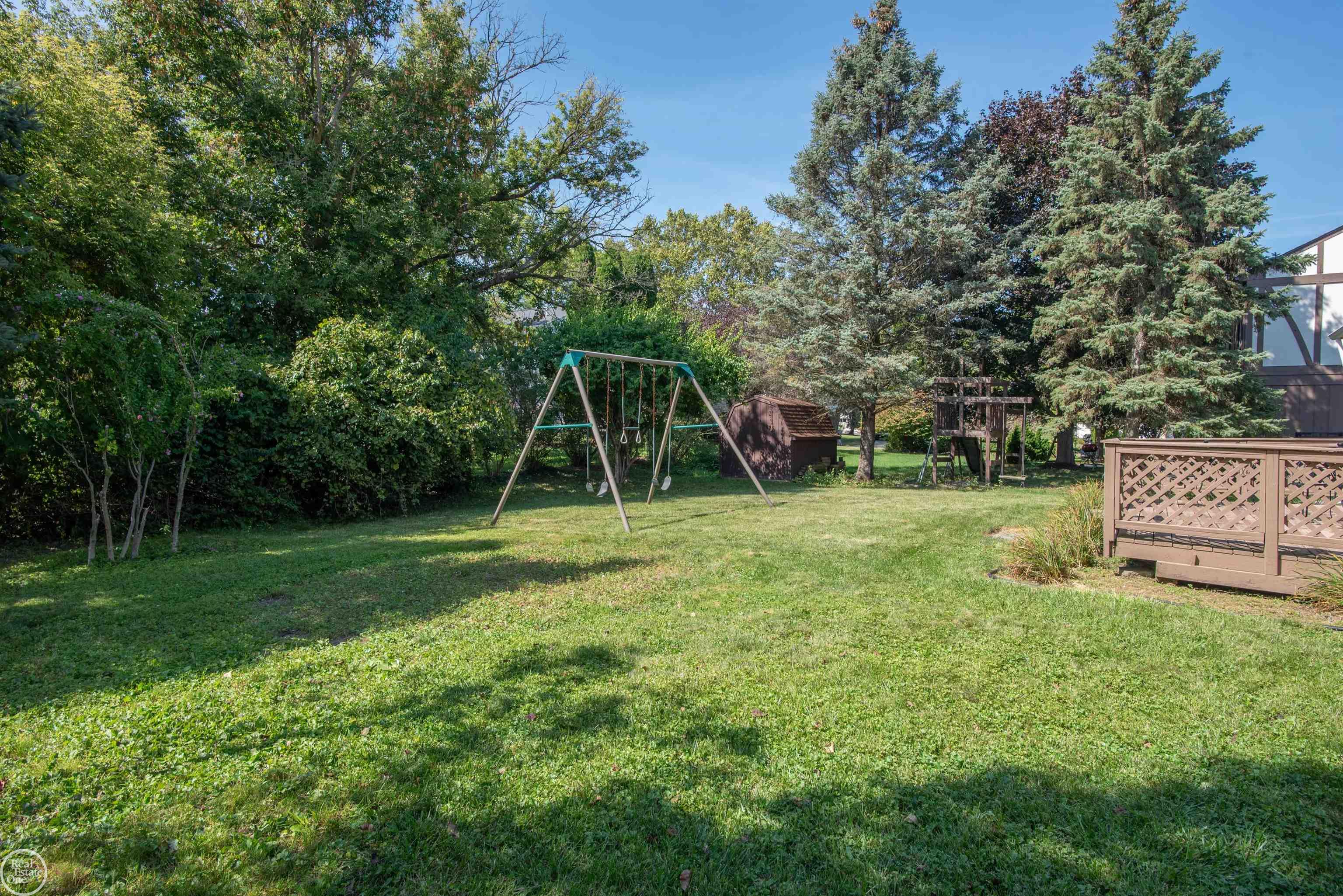 822 Hadley Road Rochester Hills, MI 48307 - Photo 22 of 27