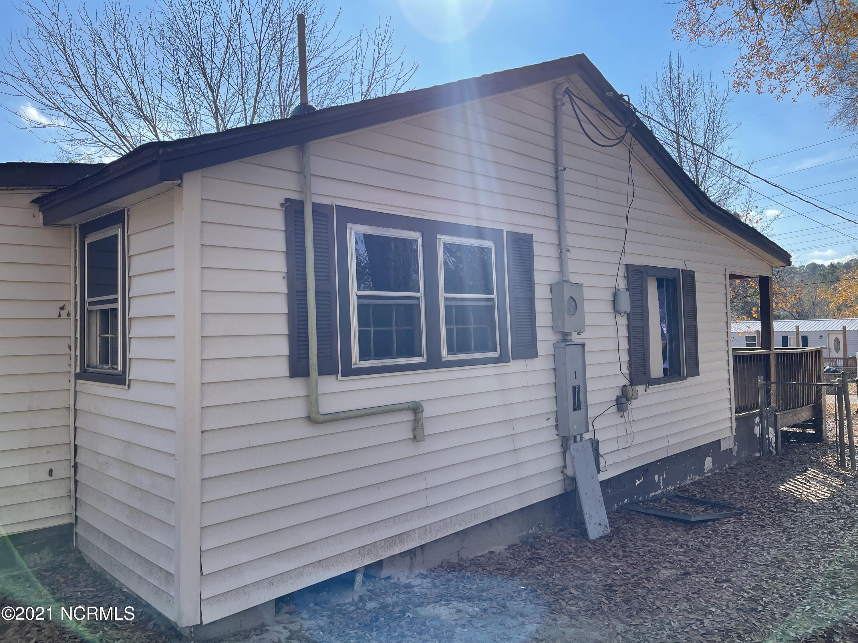 139 Chestnut Lane Rockingham, NC 28379 - Photo 3 of 12 side view