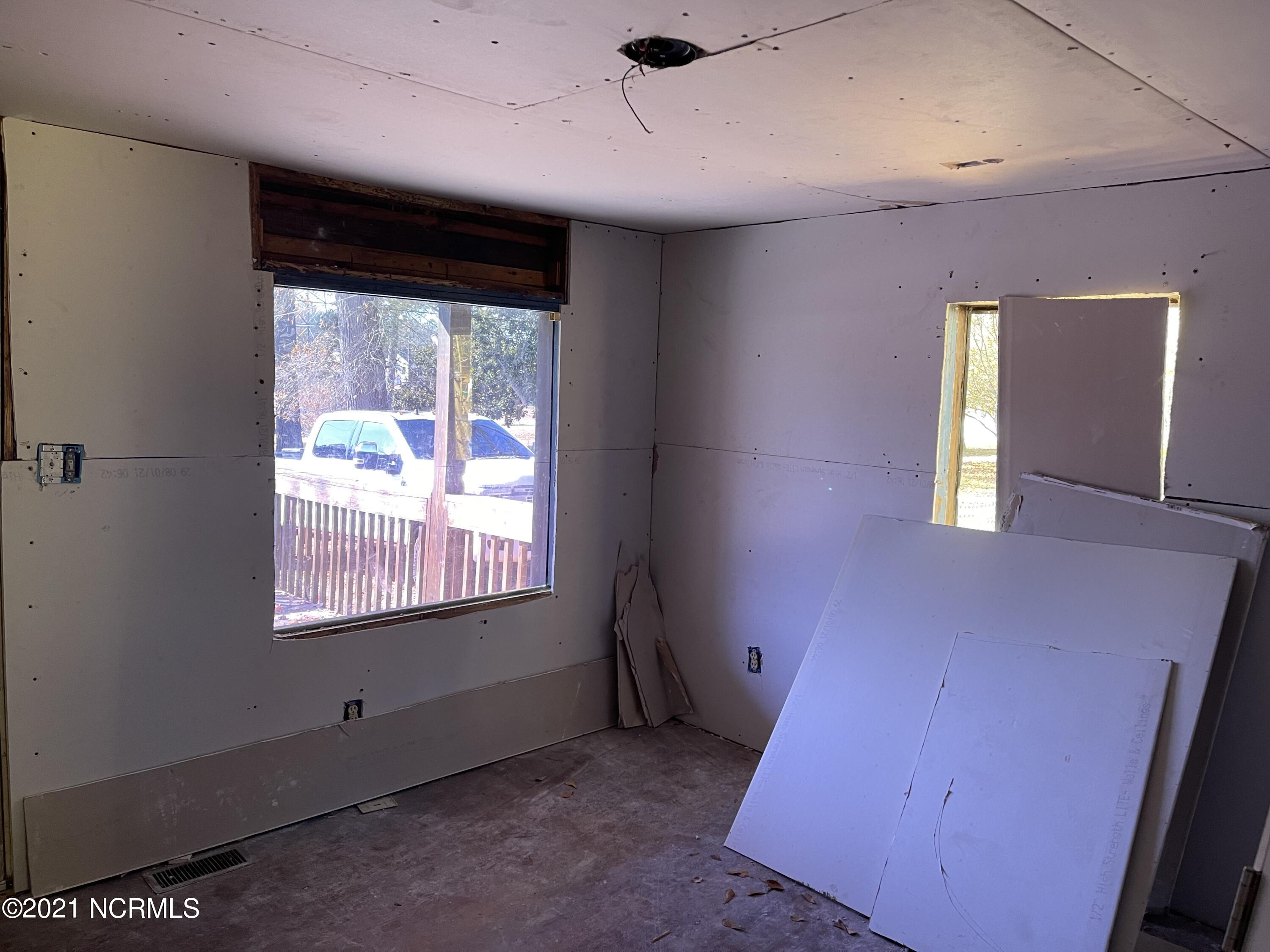 139 Chestnut Lane Rockingham, NC 28379 - Photo 5 of 12 den