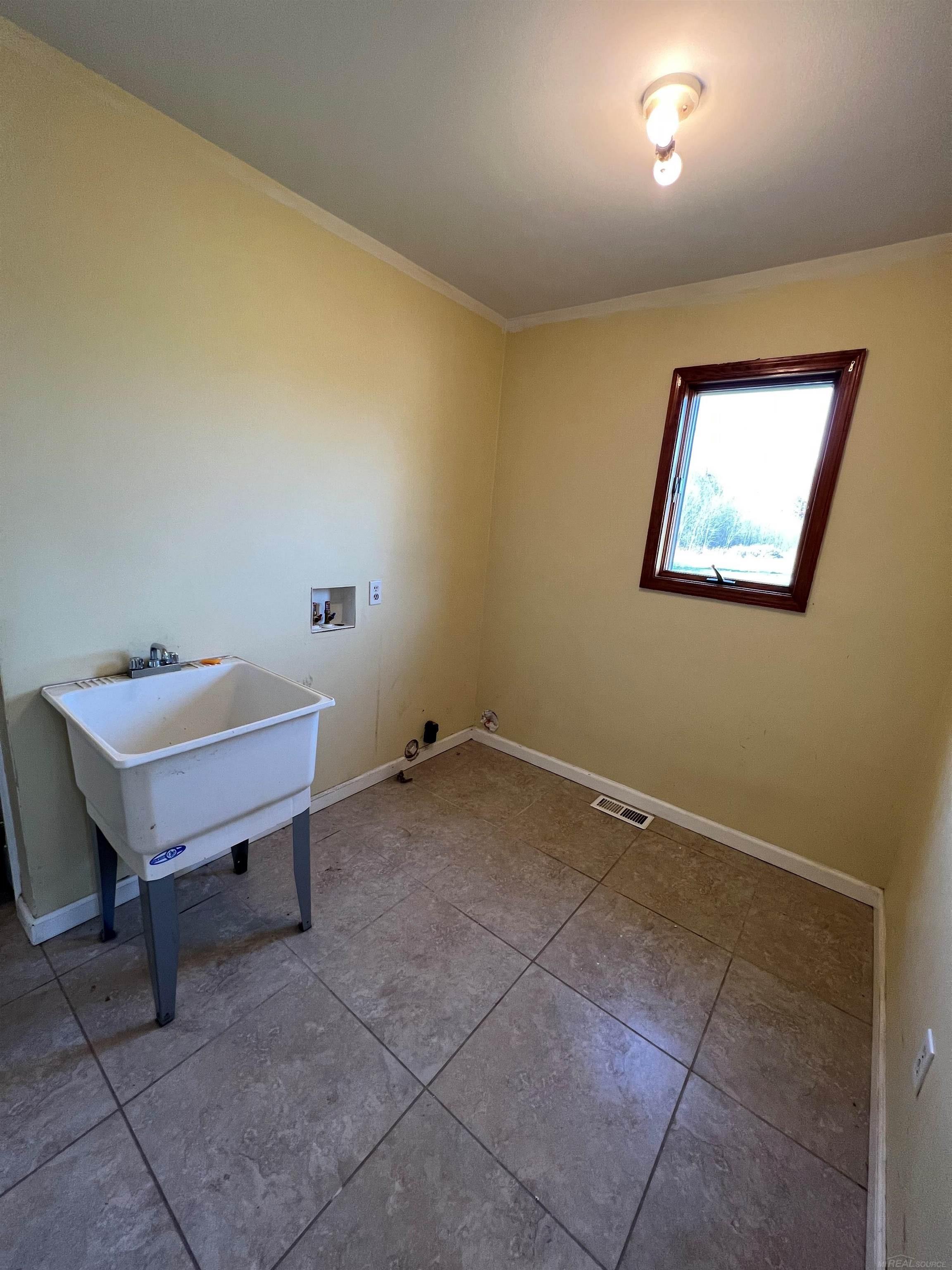 9190 Springborn Road Casco, MI 48064 - Photo 13 of 26 50094311-12.JPG