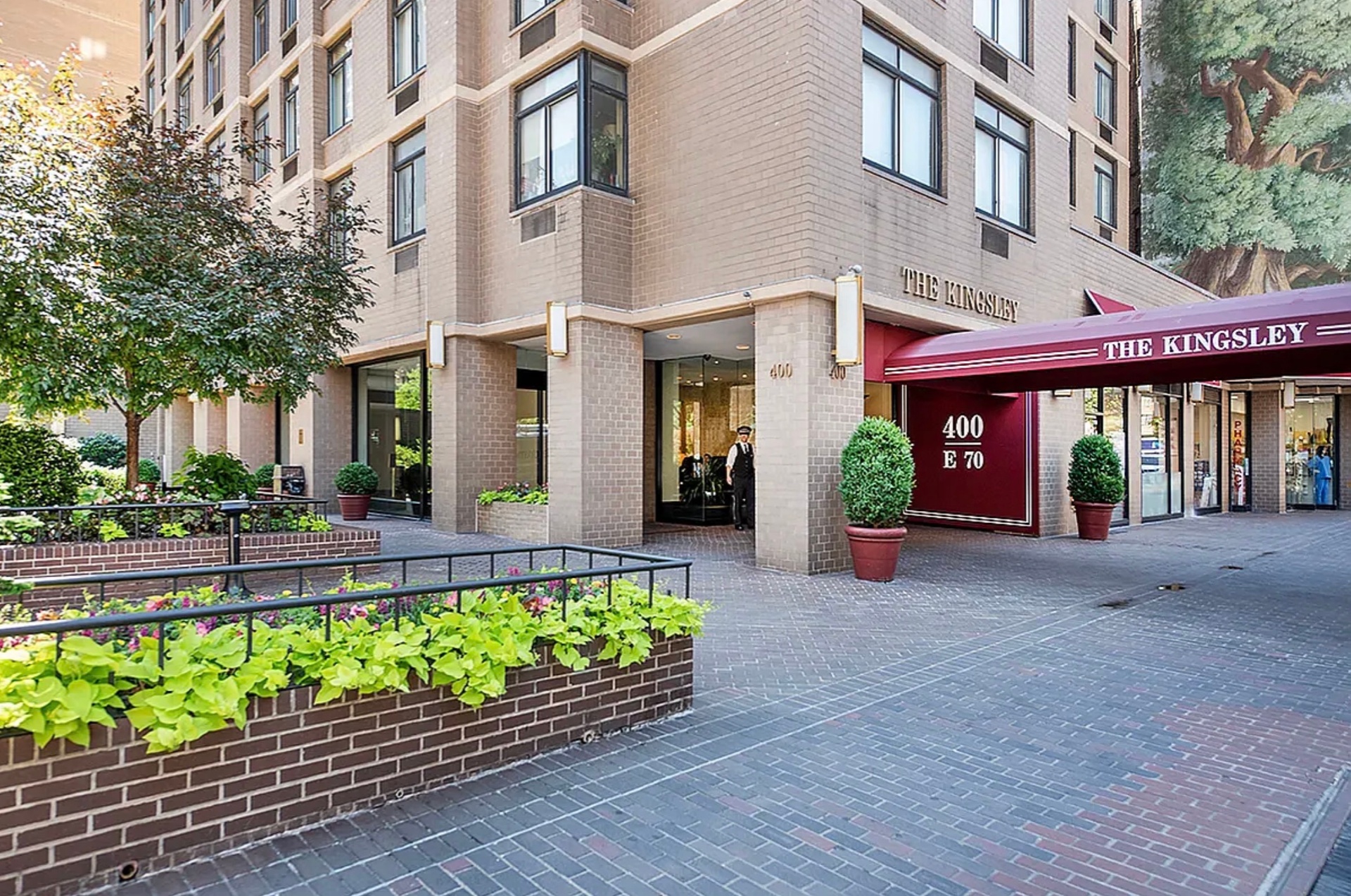 400 East 70th Street, Unit 1706 Manhattan, NY 10021 - Photo 8 of 9