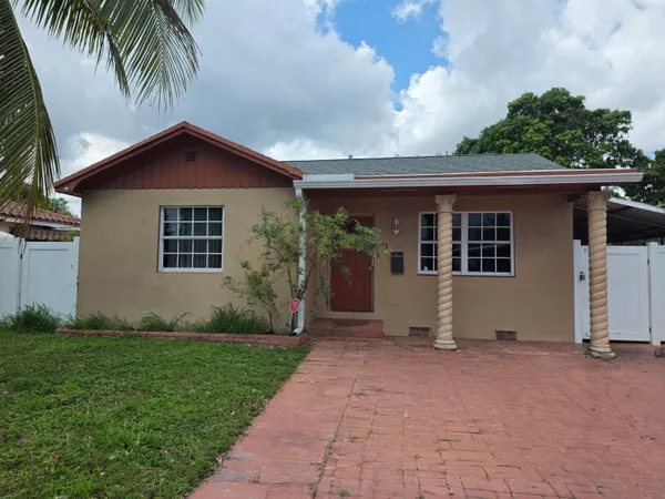 $300,000 | 905 South F Street, Lake Worth Beach, FL 33460