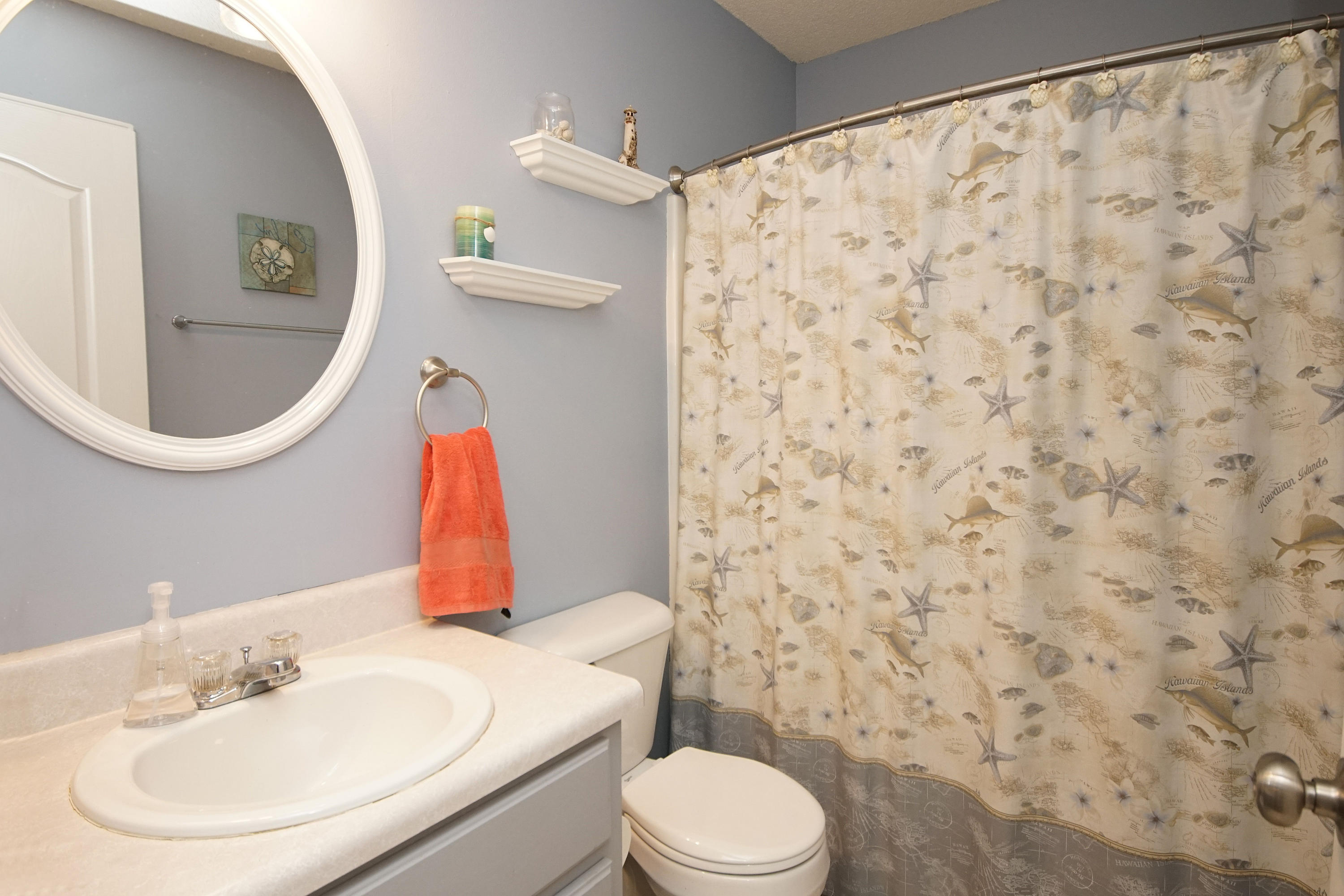 532 Vulpes Sanctuary Loop Crestview, FL 32536 - Photo 26 of 31 Hall bath 2