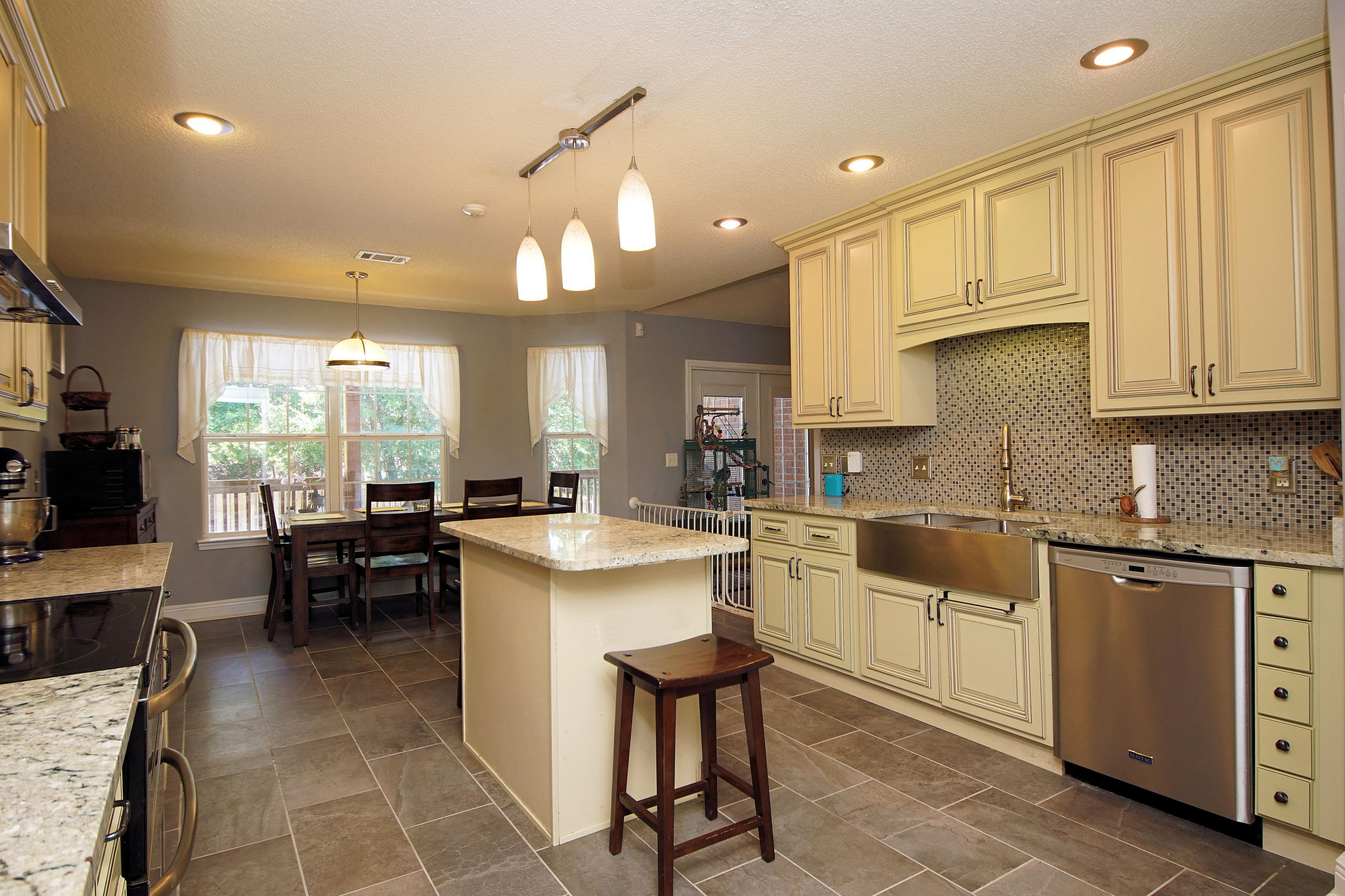 Gourmet kitchen