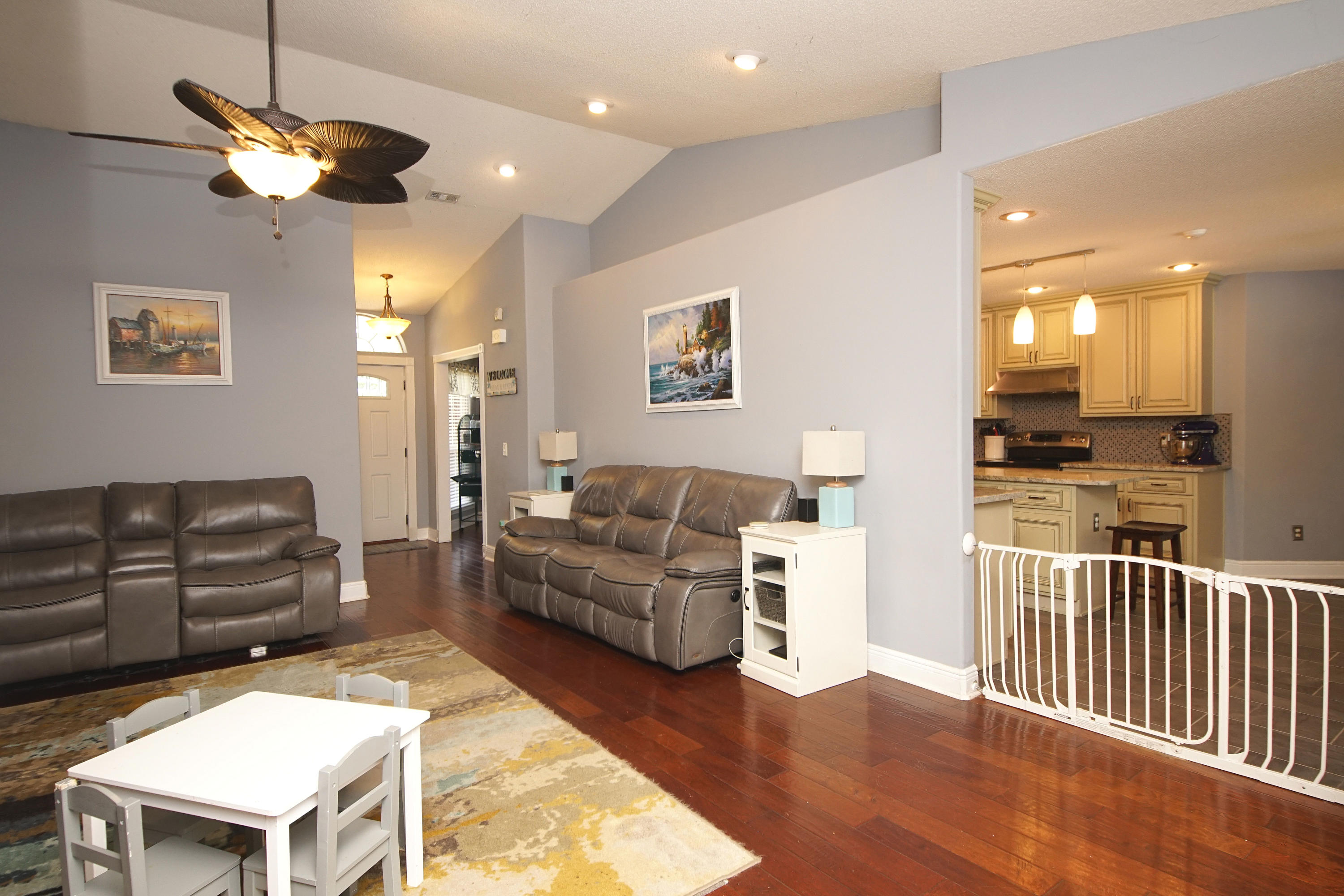 532 Vulpes Sanctuary Loop Crestview, FL 32536 - Photo 8 of 31 Family room