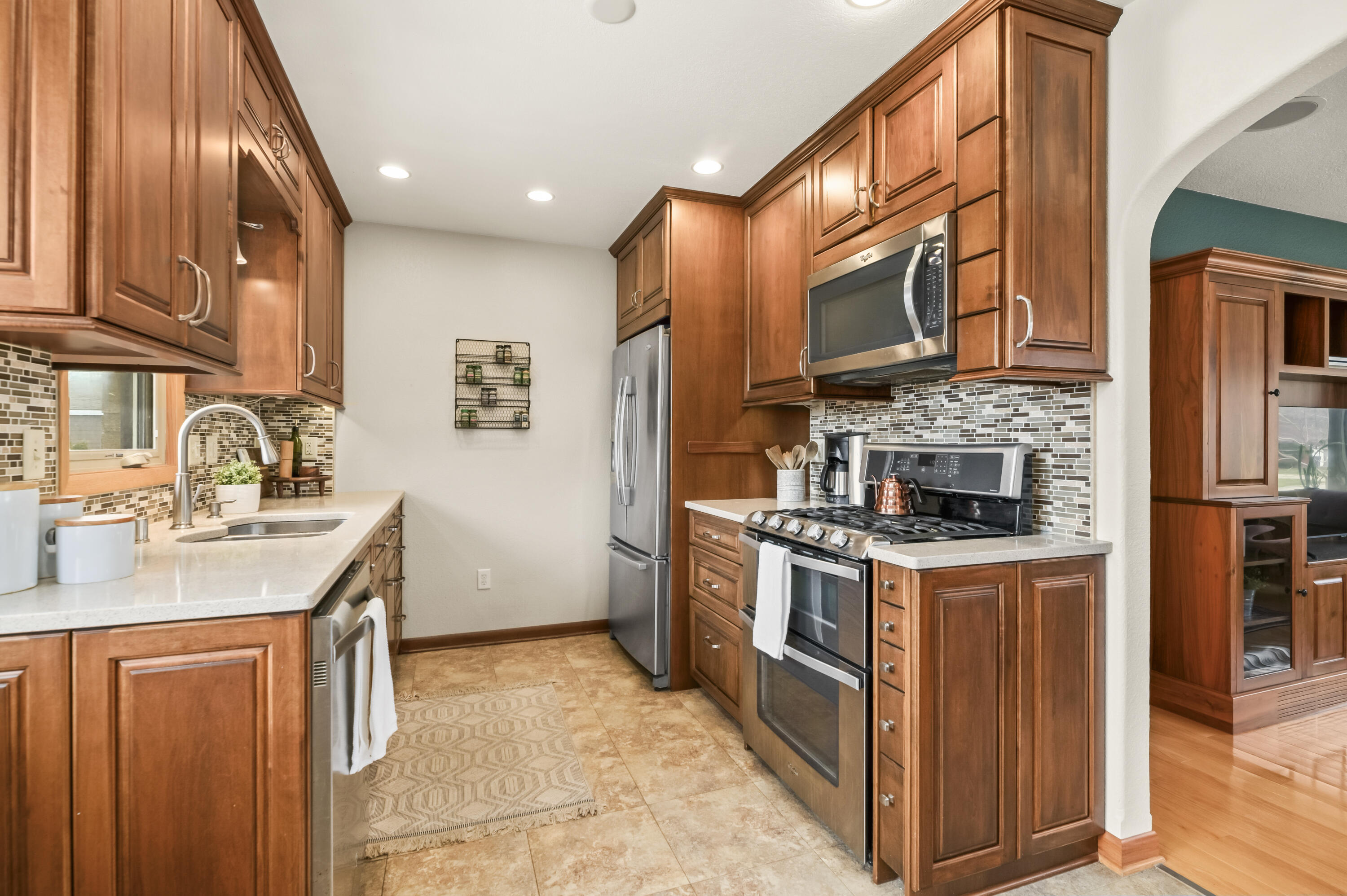 4404 South 63rd Street Greenfield, WI 53220 - Photo 11 of 31 11 DSC_7508