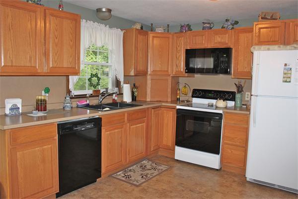 73 Old Farm Road Westfield, MA 01085 - Photo 2 of 17 Gallery Image 2