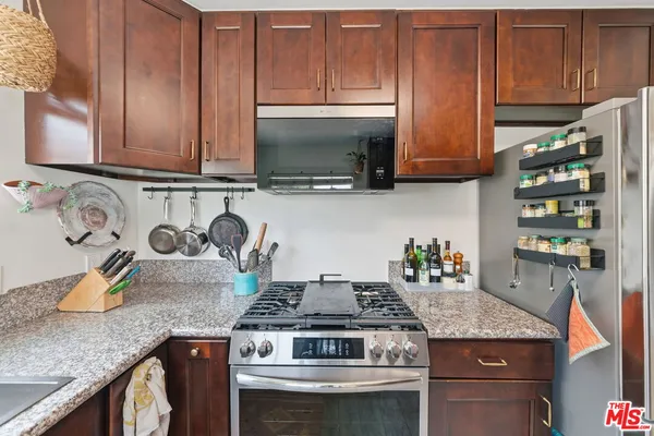 $1,100,000 | 3830 West 59th Street, Los Angeles, CA 90043