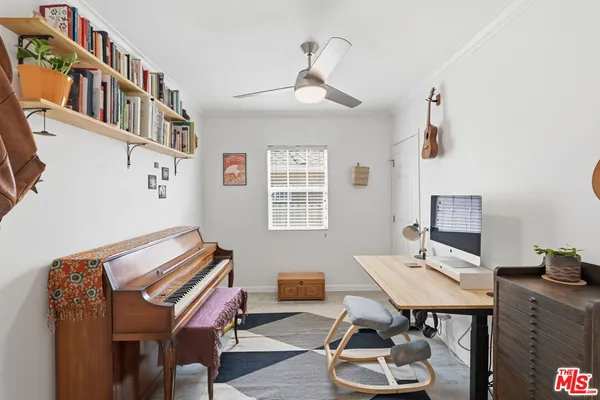 $1,100,000 | 3830 West 59th Street, Los Angeles, CA 90043