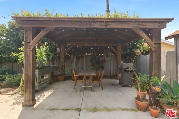 $1,100,000 | 3830 West 59th Street, Los Angeles, CA 90043