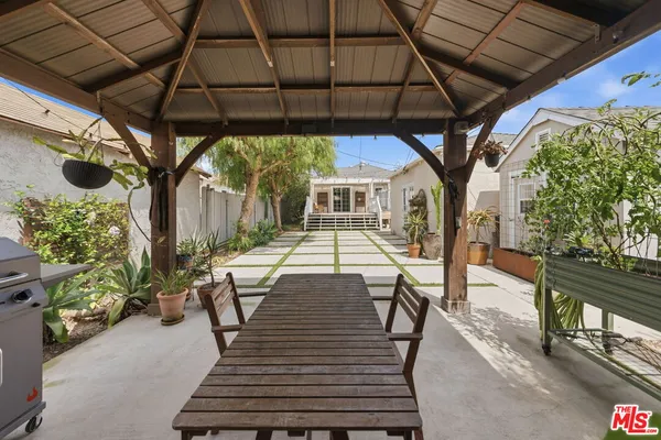 $1,100,000 | 3830 West 59th Street, Los Angeles, CA 90043