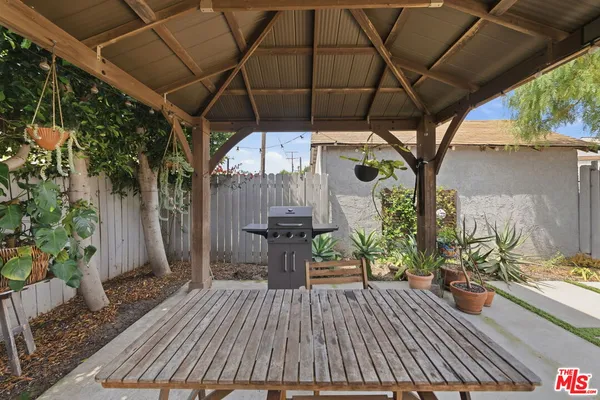 $1,100,000 | 3830 West 59th Street, Los Angeles, CA 90043