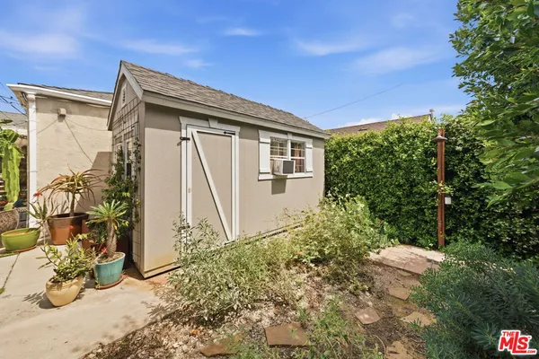 $1,100,000 | 3830 West 59th Street, Los Angeles, CA 90043