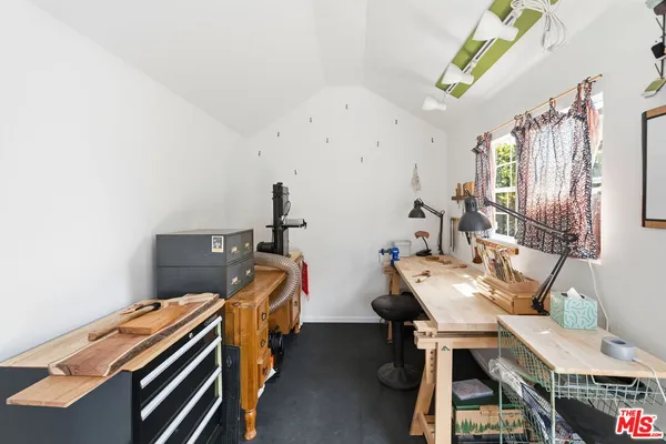 $1,100,000 | 3830 West 59th Street, Los Angeles, CA 90043