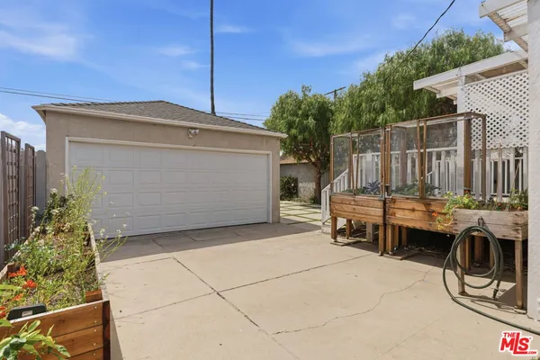 $1,100,000 | 3830 West 59th Street, Los Angeles, CA 90043