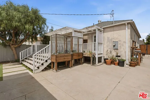 $1,100,000 | 3830 West 59th Street, Los Angeles, CA 90043