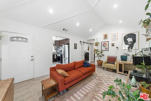 $1,100,000 | 3830 West 59th Street, Los Angeles, CA 90043