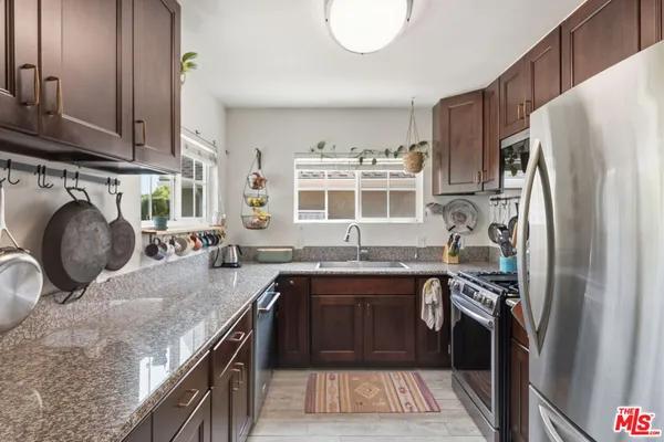 $1,100,000 | 3830 West 59th Street, Los Angeles, CA 90043